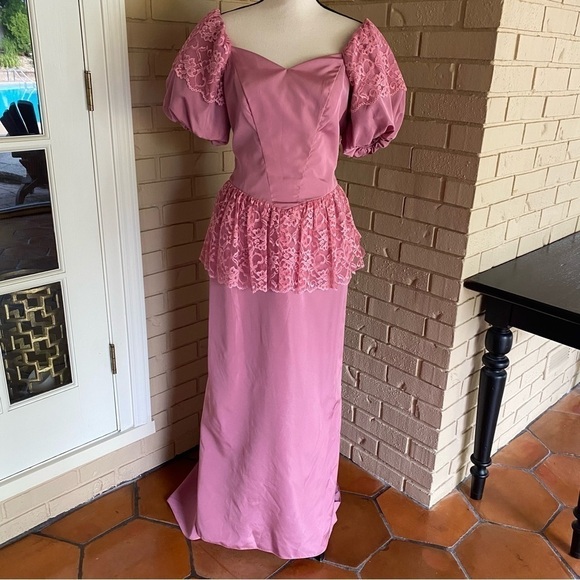 VTG Pink Ruffles Lace Prom Pageant Gown SOUTHERN BELLE Dress Barbiecore 11 / 12 - Picture 2 of 12